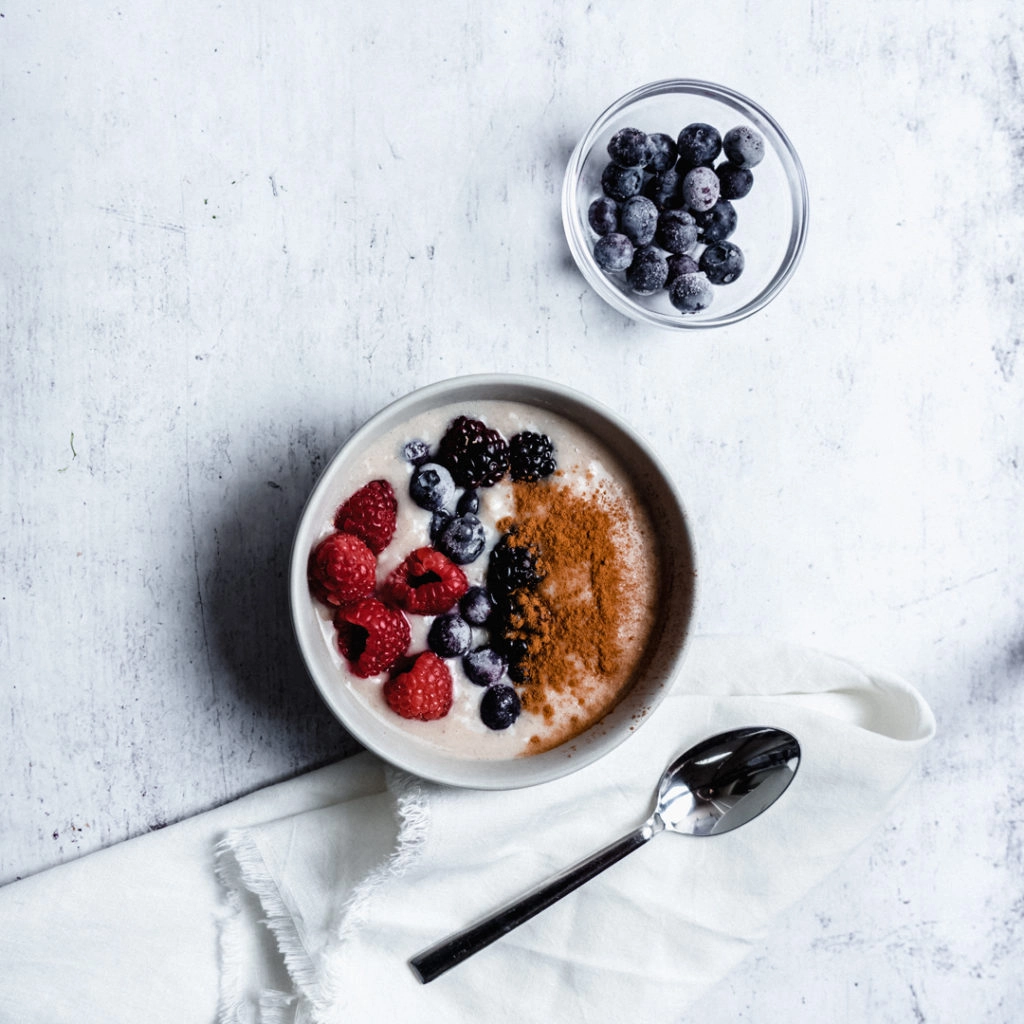 Oatmeal with protein powder and mixed berries