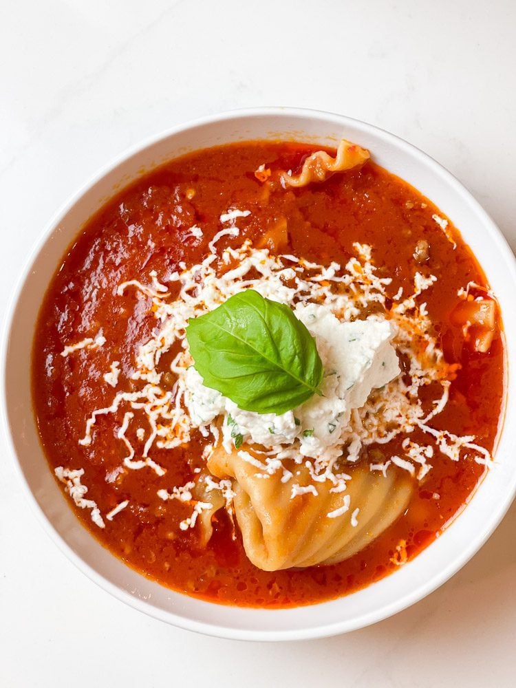 Easy lasagna soup! #fyp #chef #fypシ #christmas #yum #holiday