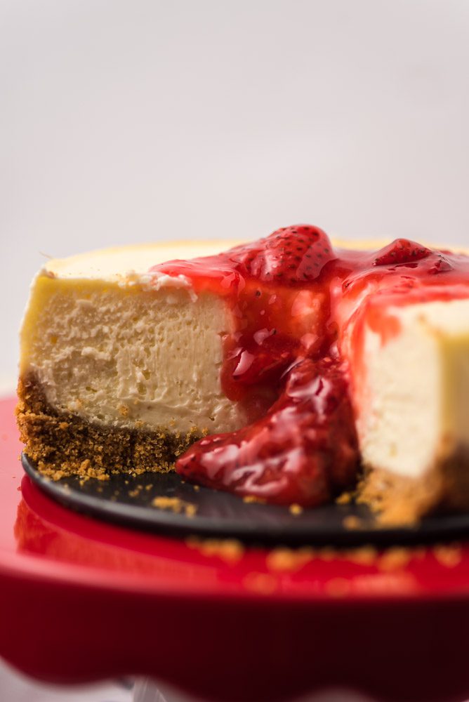 Cheesecake with Strawberry jam on cake stand