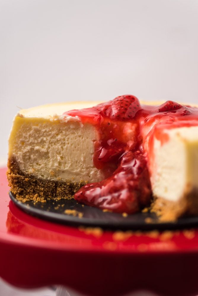 Cheesecake with Strawberry jam on cake stand