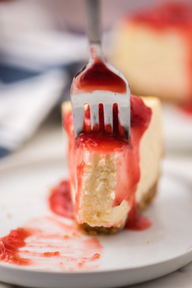 cheesecake on plate