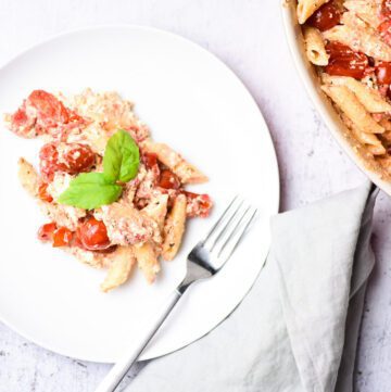 tiktok feta pasta with tomatoes