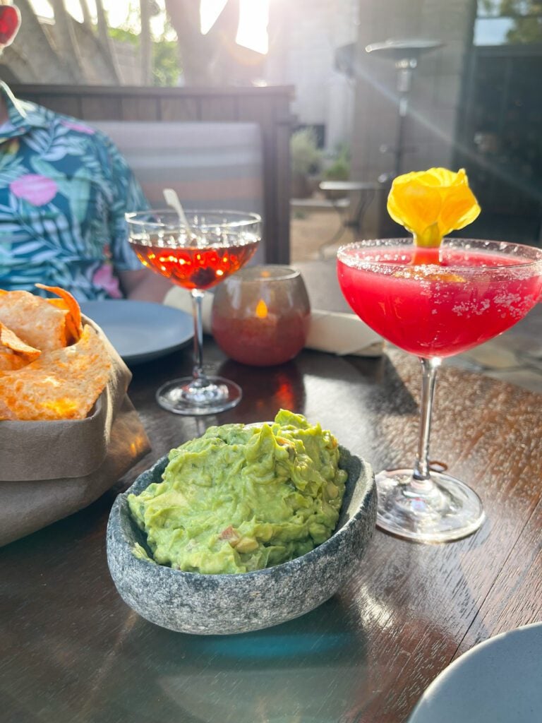 Guacamole and cocktails on restaurant table