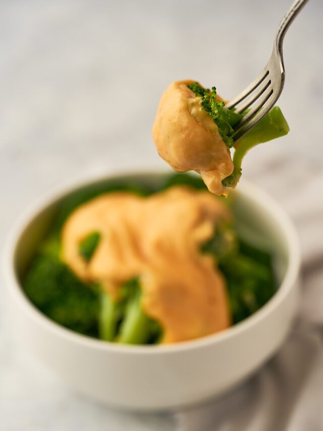Broccoli in Cheese Sauce