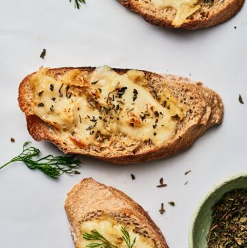 Garlic bread with herbs