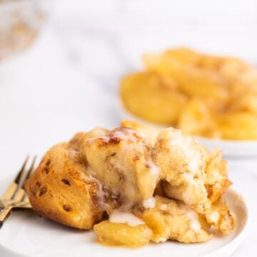 Cinnamon roll with apple pie filling in a plate.