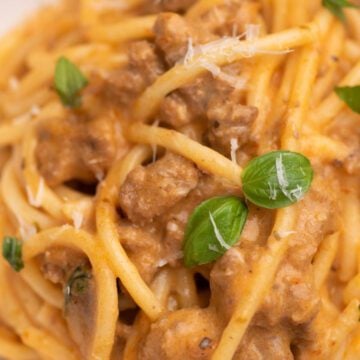 Baked spaghetti with Alfredo sauce.