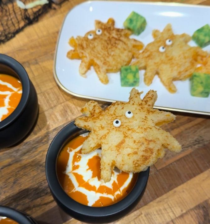 Halloween grilled cheese and tomato soup